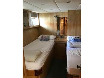 Asia Boat Builder Aquarius 55 Fly