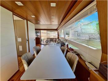 Mochi Craft Dolphin 64 Cruiser