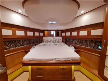 Mochi Craft Dolphin 64 Cruiser