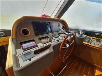 Mochi Craft Dolphin 64 Cruiser