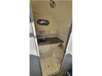 Boston Whaler Conquest 28