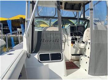 Boston Whaler Conquest 28