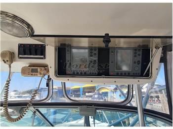 Boston Whaler Conquest 28