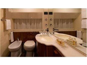 Ferretti 72