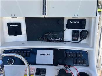 Boston Whaler 240 Outrage