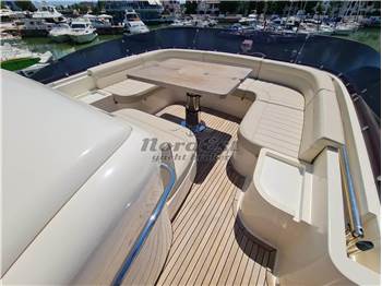 Mochi Craft Dolphin 64 Cruiser