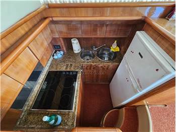 Ferretti 46