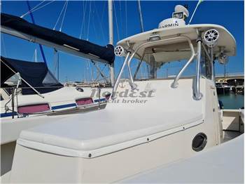 AL Custom 30 WA Walkaround