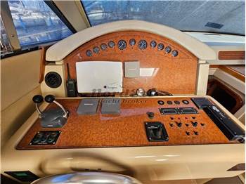 Ferretti 46