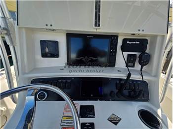 Boston Whaler 240 Outrage