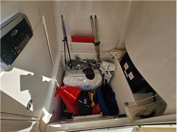 Boston Whaler 240 Outrage