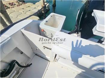 Boston Whaler 240 Outrage