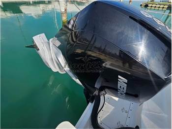 Boston Whaler 240 Outrage