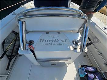 Boston Whaler 240 Outrage