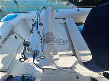 Boston Whaler 240 Outrage