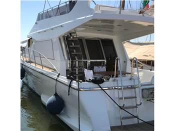 Asia Boat Builder Aquarius 55 Fly