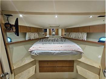 Ferretti 39