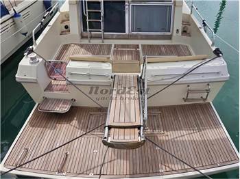 Ferretti 39