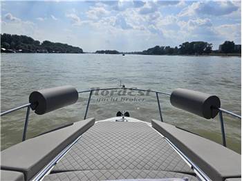 Chaparral Signature 270 (Volvo Penta D4 300)