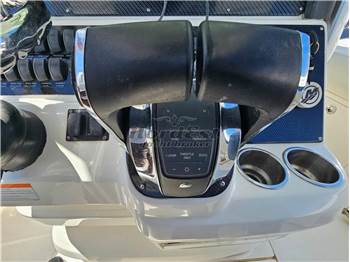 Boston Whaler 280 Outrage 28