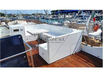 Asia Boat Builder Aquarius 55 Fly