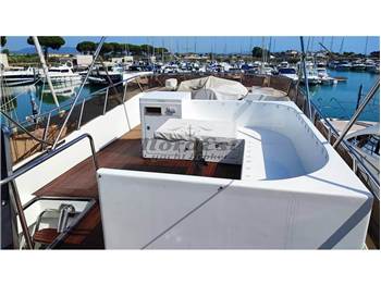 Asia Boat Builder Aquarius 55 Fly