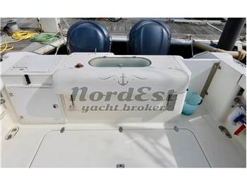 Pursuit Tiara 3070 (motori 2026)