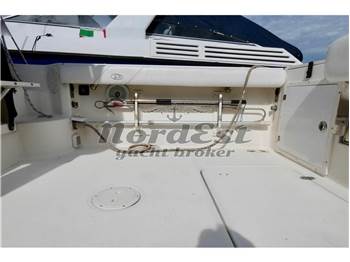 Pursuit Tiara 3070 (motori 2026)