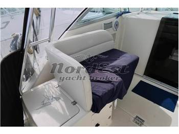 Pursuit Tiara 3070 (motori 2026)
