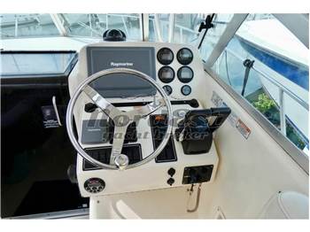 Pursuit Tiara 3070 (motori 2026)