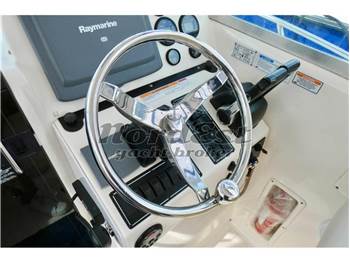 Pursuit Tiara 3070 (motori 2026)