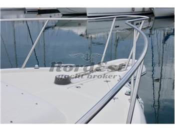 Pursuit Tiara 3070 (motori 2026)