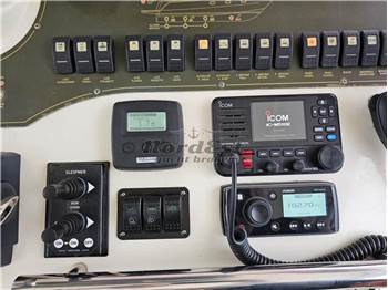 Cantieri Estensi Bluetime 370