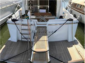 Asia Boat Builder Aquarius 55 Fly