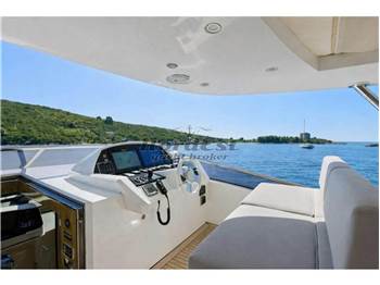 Azimut Grande 30 (3 cabins)