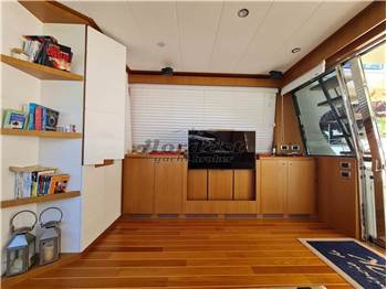 Mochi Craft Dolphin 64 Cruiser