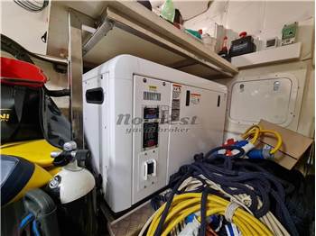 Mochi Craft Dolphin 64 Cruiser