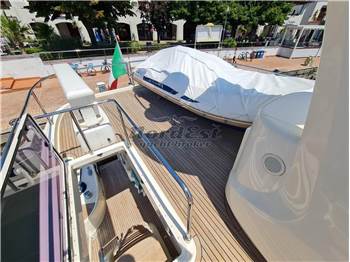 Mochi Craft Dolphin 64 Cruiser