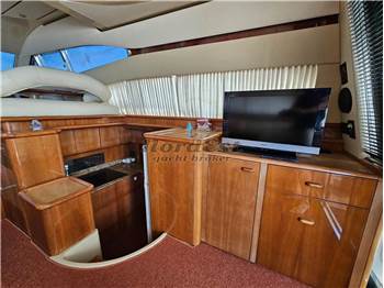 Ferretti 46