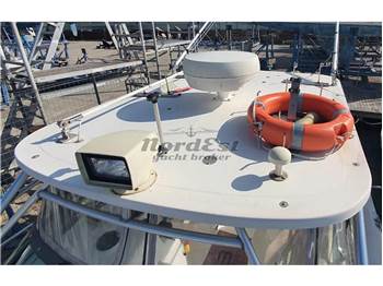 Boston Whaler Conquest 28