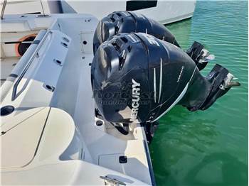 Boston Whaler Outrage 28 (Verado 300 - 2018)
