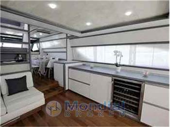 Ferretti yacht 70