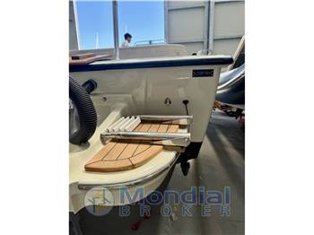 Maxitender Boston Whaler Outrage 25