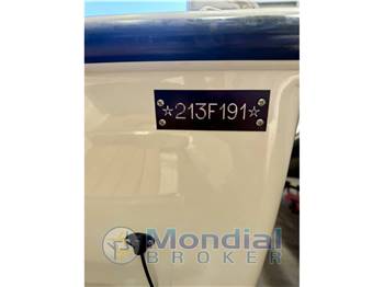 Maxitender Boston Whaler Outrage 25