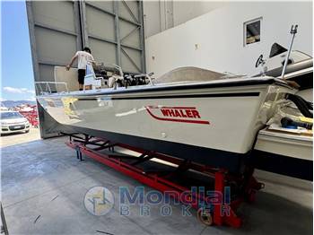 Maxitender Boston Whaler Outrage 25