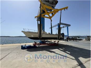 Maxitender Boston Whaler Outrage 25