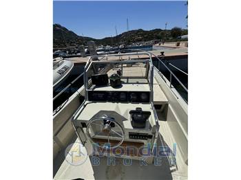 Maxitender Boston Whaler Outrage 25