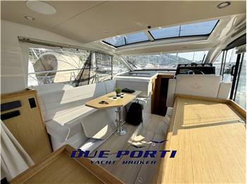 Sealine C330
