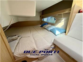 Sealine C330