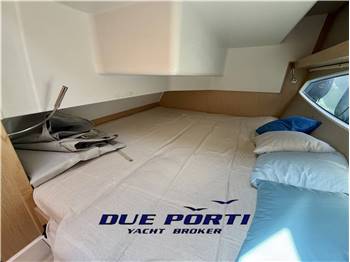 Sealine C330